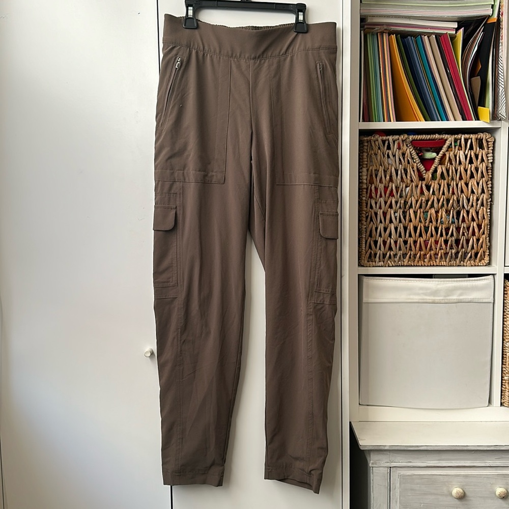 Athleta Chelsea Cargo Pants lined in size 4, brown